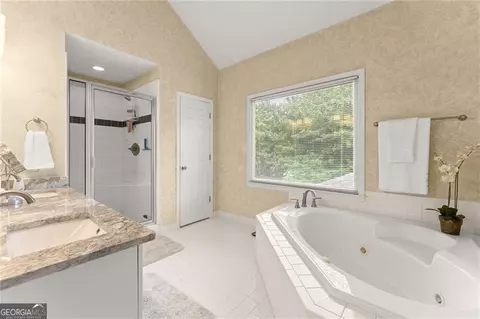 Bath - 4795 Winding Rose Dr, Suwanee, GA 30024 photo 4 of 7