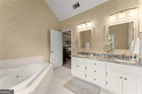 Bath - 4795 Winding Rose Dr, Suwanee, GA 30024 photo 5 of 7