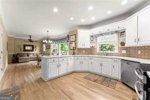 Kitchen - 4795 Winding Rose Dr, Suwanee, GA 30024 photo 2 of 4