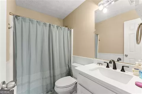 Bath - 4795 Winding Rose Dr, Suwanee, GA 30024 photo 2 of 7