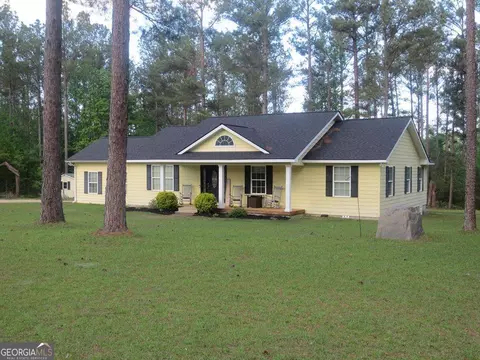 445 Southside Dr, Lyons, GA 30436