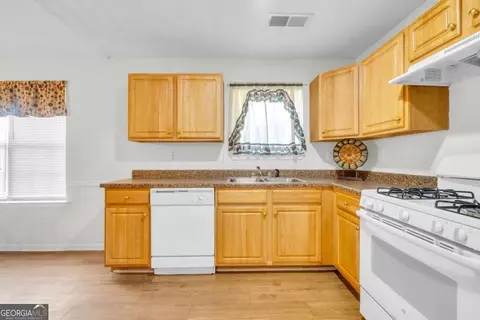 Kitchen - 1289 Labrador Ln, Riverdale, GA 30296 photo 2 of 2
