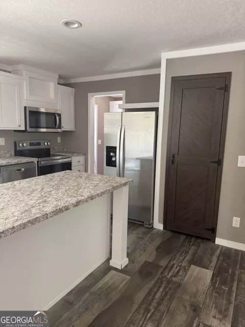 Kitchen - 1078 Garner Rd, Cornelia, GA 30531 photo 4 of 4
