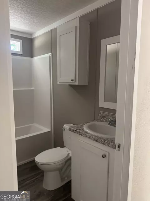 Bath - 1078 Garner Rd, Cornelia, GA 30531 photo 2 of 2