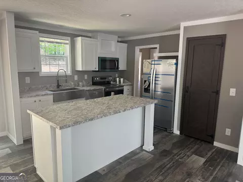 Kitchen - 1078 Garner Rd, Cornelia, GA 30531 photo 3 of 4