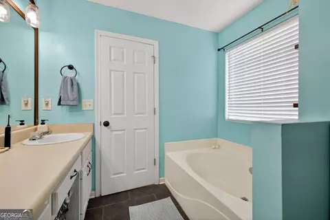 Bath - 775 Slayton Dr, Bethlehem, GA 30620 photo 3 of 4