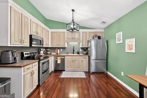 Kitchen - 775 Slayton Dr, Bethlehem, GA 30620 photo 1 of 2