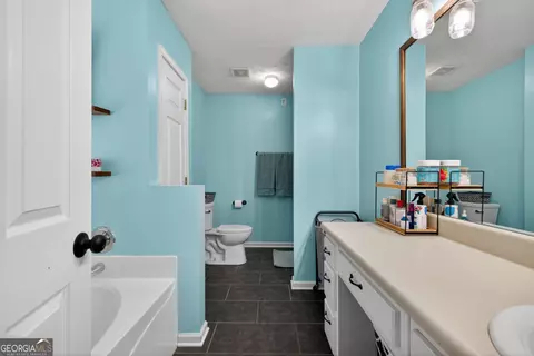 Bath - 775 Slayton Dr, Bethlehem, GA 30620 photo 2 of 4