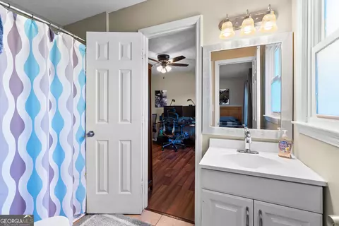 Bath - 426 Sivell Rd, Lagrange, GA 30241 photo 1 of 3