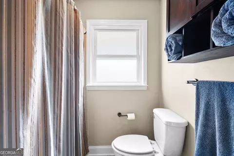 Bath - 426 Sivell Rd, Lagrange, GA 30241 photo 3 of 3