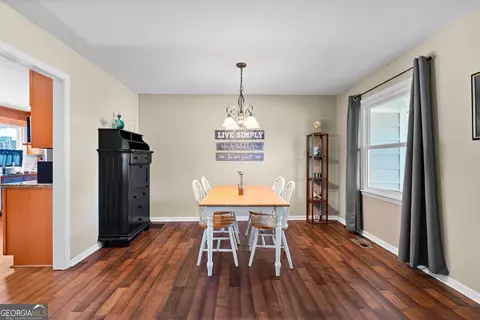 Dining - 426 Sivell Rd, Lagrange, GA 30241 photo 1 of 2