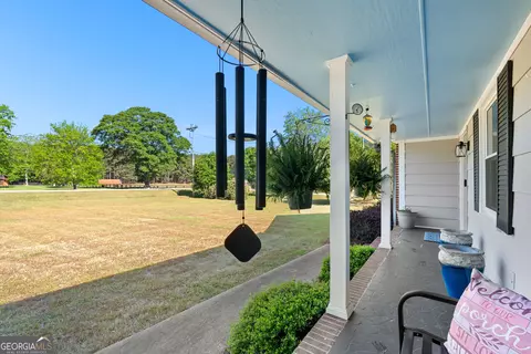 Exterior - 426 Sivell Rd, Lagrange, GA 30241 photo 2 of 13