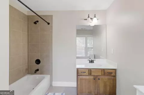 Bath - 2572 Carnot Ct, Duluth, GA 30097 photo 1 of 2