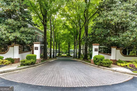 221 N Cove Dr, Peachtree City, GA 30269