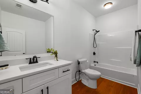 Bath - 143 Taylor Len Dr, Lagrange, GA 30240 photo 5 of 7