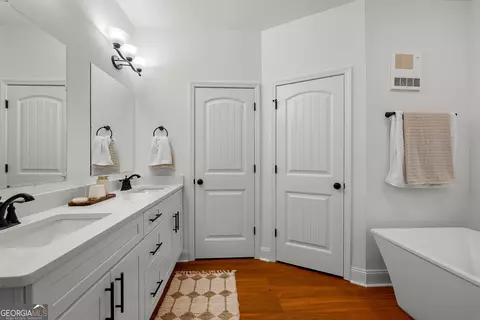 Bath - 143 Taylor Len Dr, Lagrange, GA 30240 photo 3 of 7
