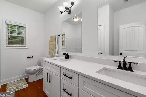 Bath - 143 Taylor Len Dr, Lagrange, GA 30240 photo 6 of 7