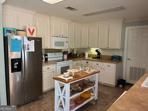 Kitchen - 4338 Union Rd, Metter, GA 30439 photo 1 of 2