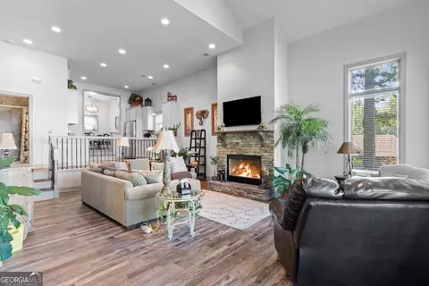 Living - 254 Cochran Rd, Jackson, GA 30233 photo 2 of 2