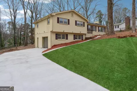 1573 Deerwood Ln, Acworth, GA 30102