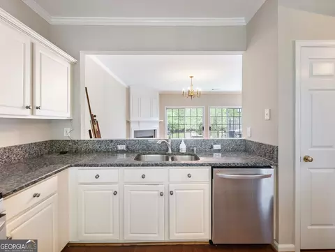 Kitchen - 3744 Berkeley Xing, Duluth, GA 30096 photo 4 of 4