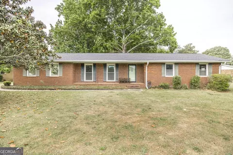 105 Auburn Dr, Warner Robins, GA 31088