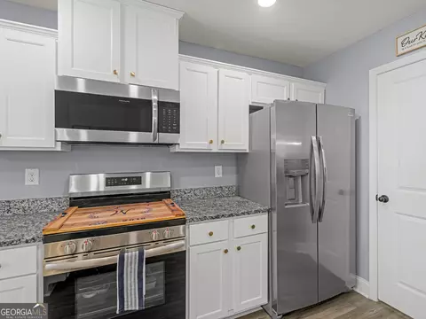 Kitchen - 119 Mylee Cv, Barnesville, GA 30204 photo 5 of 7