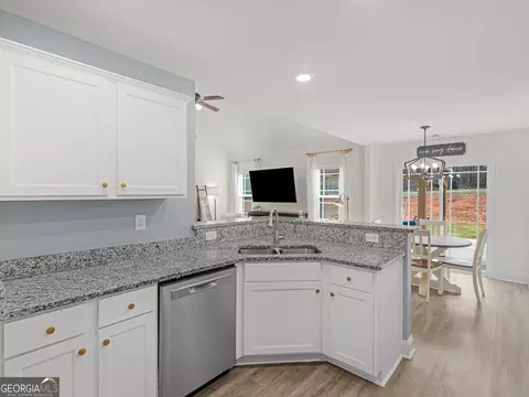 Kitchen - 119 Mylee Cv, Barnesville, GA 30204 photo 7 of 7