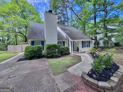 285 Edgewater Dr, Macon, GA 31220