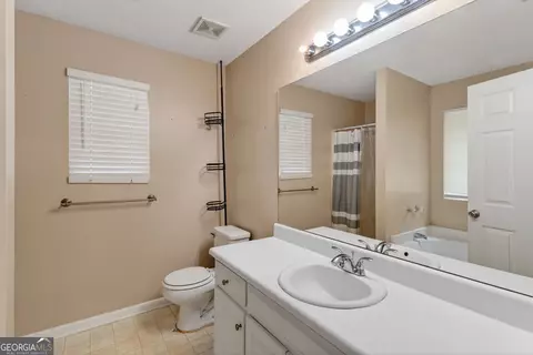 Bath - 466 Raymond Dr, Winder, GA 30680 photo 1 of 2