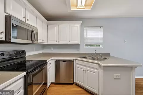 Kitchen - 466 Raymond Dr, Winder, GA 30680 photo 2 of 3