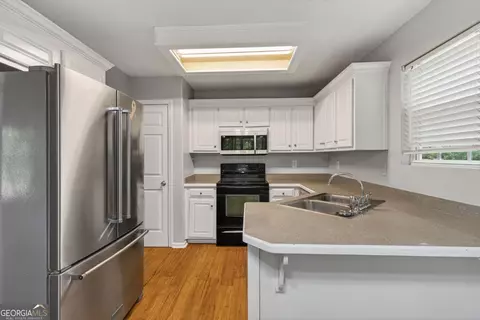Kitchen - 466 Raymond Dr, Winder, GA 30680 photo 1 of 3