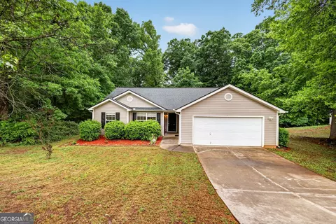 466 Raymond Dr, Winder, GA 30680