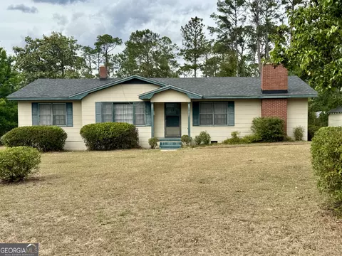 300 W Columbia Ave, Lyons, GA 30436