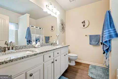 Bath - 1424 Silvergate Way, Winder, GA 30680 photo 2 of 3