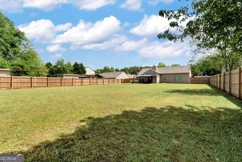 Exterior - 1424 Silvergate Way, Winder, GA 30680 photo 7 of 9
