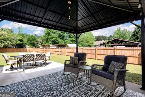 Exterior - 1424 Silvergate Way, Winder, GA 30680 photo 3 of 9