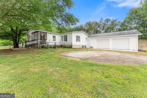 1533 Scenic Dr, Toccoa, GA 30577