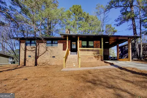 7225 Pineneedle Dr, Covington, GA 30014
