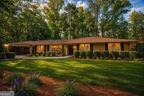 360 Barkshire Ln, Roswell, GA 30076