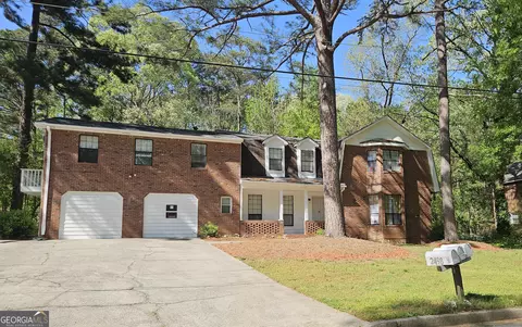2498 Robinhood Dr, Ellenwood, GA 30294