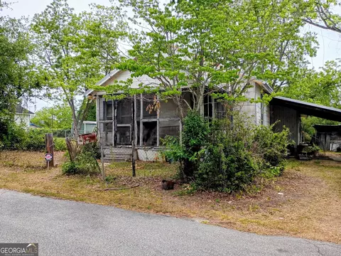 317 Poplar St, Swainsboro, GA 30401