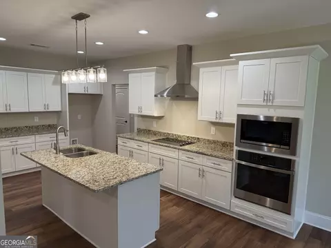 Kitchen - 35 Mattie Ct, Mansfield, GA 30055 photo 2 of 3