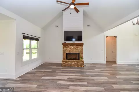Living - 158 Conner Ln, Williamson, GA 30292 photo 1 of 3