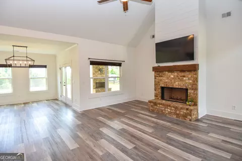 Living - 158 Conner Ln, Williamson, GA 30292 photo 3 of 3