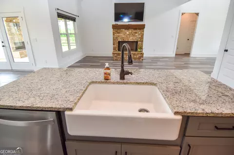 Kitchen - 158 Conner Ln, Williamson, GA 30292 photo 3 of 5