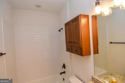 Bath - 158 Conner Ln, Williamson, GA 30292 photo 10 of 14