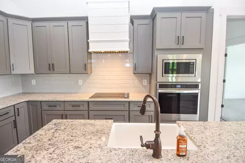 Kitchen - 158 Conner Ln, Williamson, GA 30292 photo 2 of 5