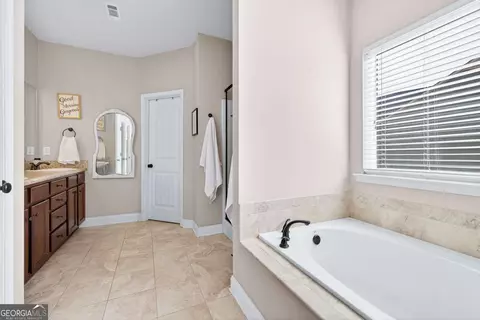 Bath - 1929 Windstone Pl, Winder, GA 30680 photo 1 of 2