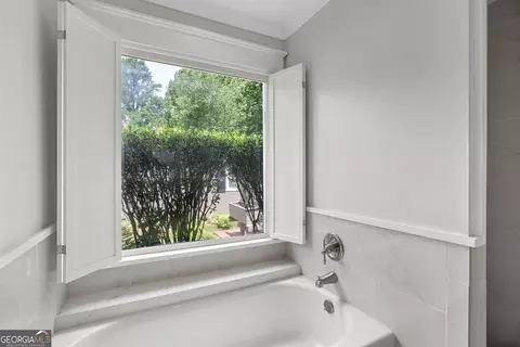 Bath - 114 Wellington Dr, Lagrange, GA 30241 photo 3 of 4